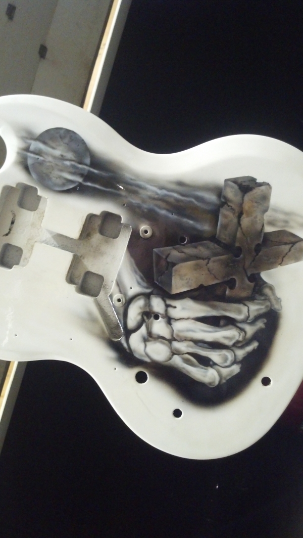 FRONT OF GIBSON SG FREE HAND WITH HOUSE OF KOLOR AND iWATA PRODUCTS - Airbrush Artwoks