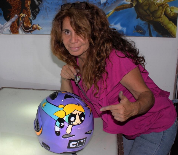 casco aerografiado  con comics