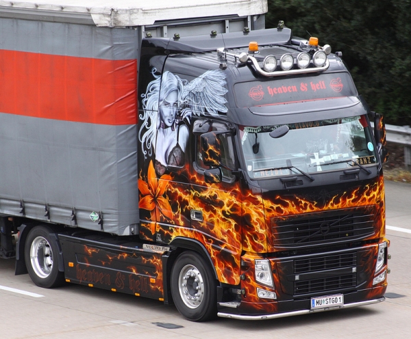 Volvo FH - Truck in Flames - Airbrush Artwoks