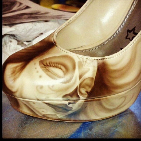 Kustom Airbrush on shoes