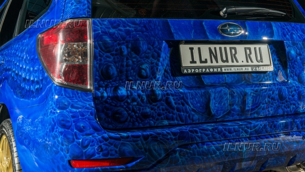 аэрография на автомобиле Subaru Forester Ts  "Синие крокодилы"  Создана в Москве в студии  ILNUR.RU