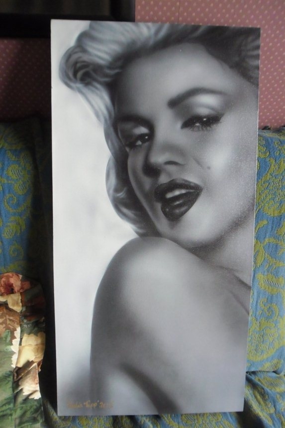 women - Marilyn (daffidol day fundraiser) by Julia Tapp - Airbrush Artwoks