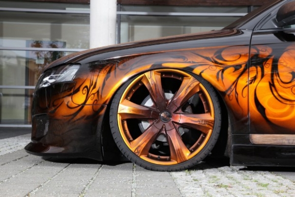 Schön geschnitzt: Audi A4 in Holz-Optik - Tuning Airbrush