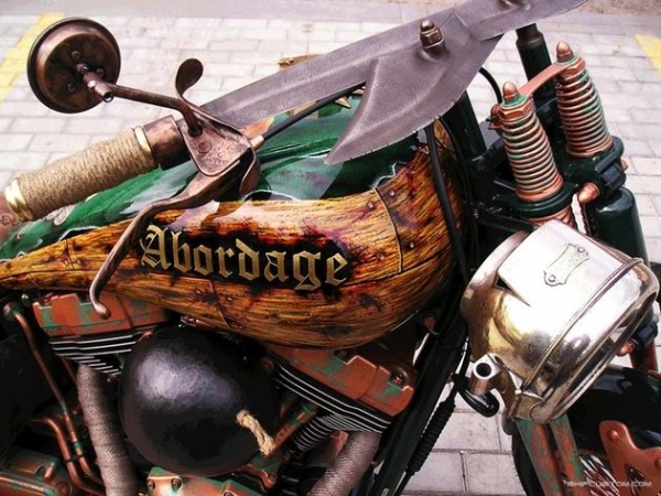 There Are Nice Custom Bikes in Russia Too | I Like To Waste My Time - Aerografia su Gomme