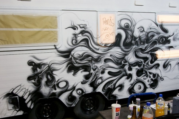 airbrush on caravan. WOHNZILLA