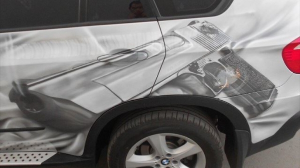 Final result: BMW E70 X5 Gets a .50 Desert Eagle Airbrushed on Its Side