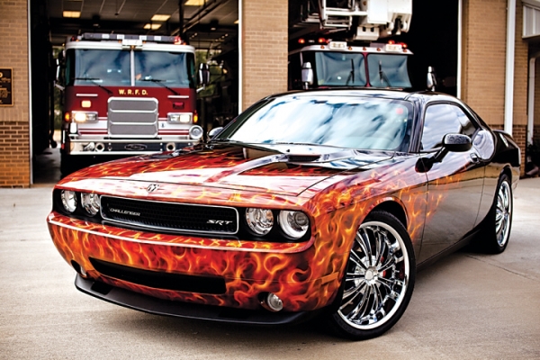 Badass Dodge Challenger & real flames - Aerografia su Gomme