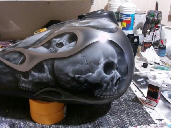 Skulls on tank - Airbrush Artwoks