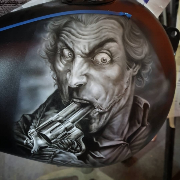 Airbrush on Tank, detail - By Stan @stanleypol - Kustom Airbrush