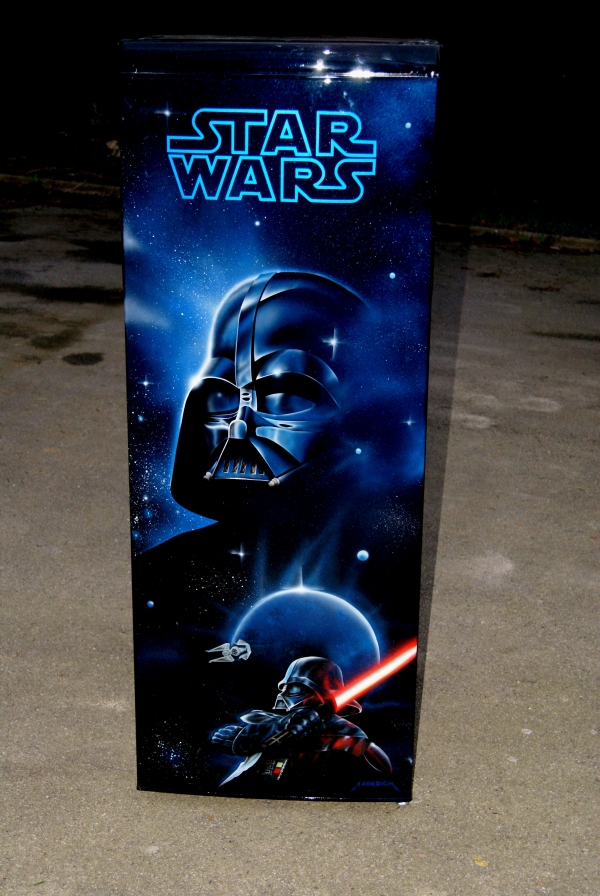 peinture sur frigo- starwars, dark vador