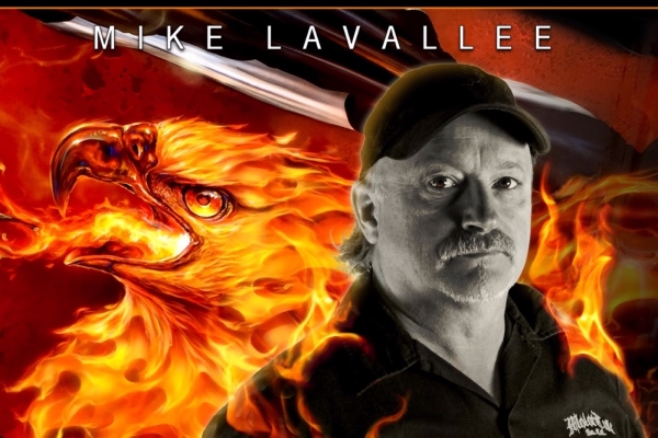 The whole #JustAirbrush Community is close to the pain of the Family, of the immense Mike Lavallee - #KillerPaint.
Thanks for all you have done for the Airbrushing World Mike, you will always be an Icon of this Art!