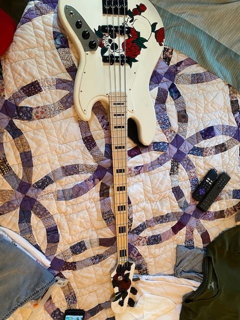 A bass giutar I recently put together. - Homebuilt guitars