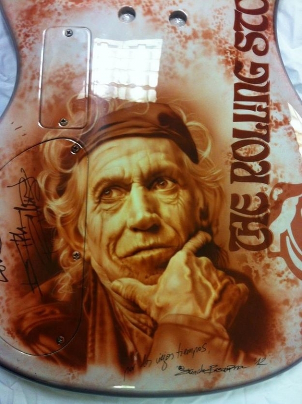 Airbrushed Keith Richards Guitar Art art by Eduardo ... | Airbrushing - Fotorealismo