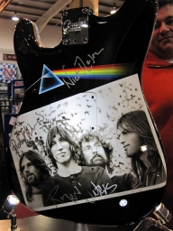 Race Retro '10 - Airbrush on Guitar - Favorite Art