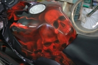 Honda Fireblade, airbrush skulls by emsike - Kustom Airbrush