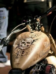 MWM Airbrush - Harley Tank - Favorite Art