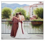 Wedding portrait mother and bride. Unusual to have a back view ! - Airbrush Artwoks